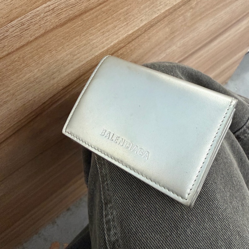 Balenciaga（巴黎世家）Essential 系列銀色牛皮三折短夾（附盒）-7