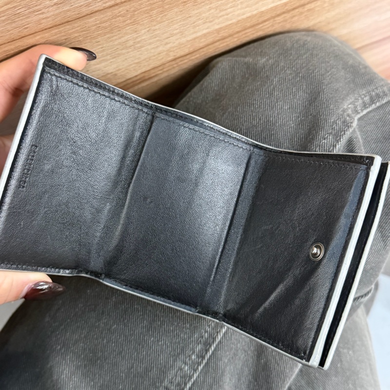Balenciaga（巴黎世家）Essential 系列銀色牛皮三折短夾（附盒）-12
