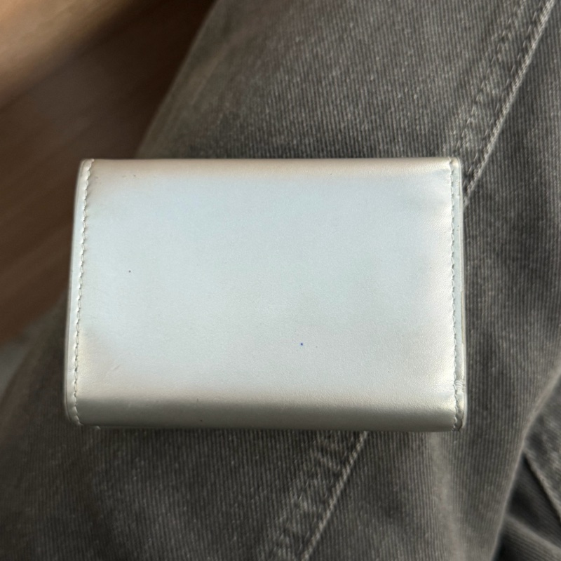 Balenciaga（巴黎世家）Essential 系列銀色牛皮三折短夾（附盒）-16
