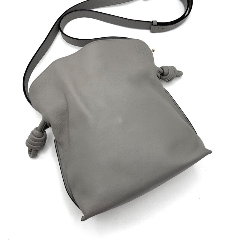 LOEWE flamenco系列 灰色小號肩背福袋包22*18*9 98新配件塵袋-3