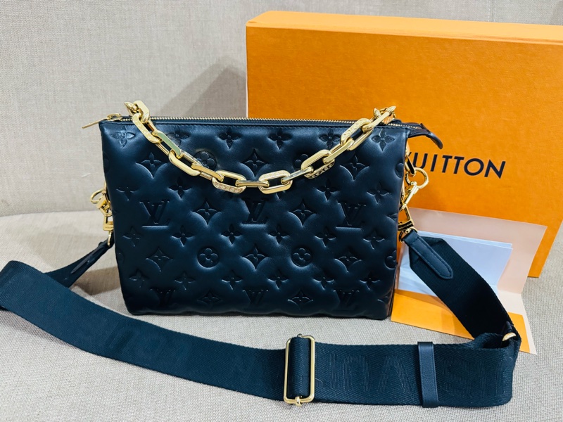 售 二手真品 LV M21260 Coussin黑色羊皮包，柔軟小羊皮+Monogram暗紋，低調又有質感-2