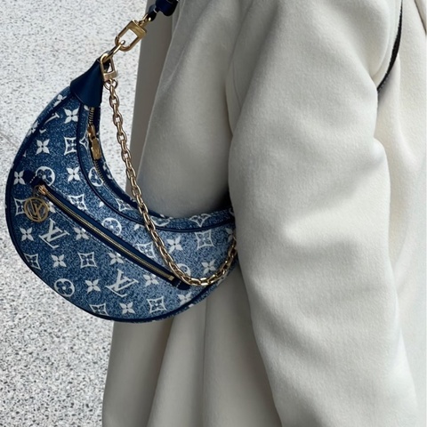 售 二手 真品LV M81166 Loop系列丹寧牛仔豌豆包，藍色牛仔+經典Monogram老花。芯片款