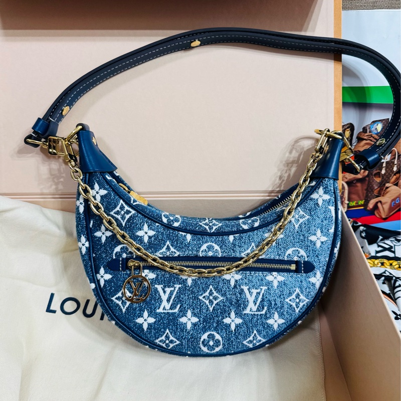 售 二手 真品LV M81166 Loop系列丹寧牛仔豌豆包，藍色牛仔+經典Monogram老花。芯片款-4