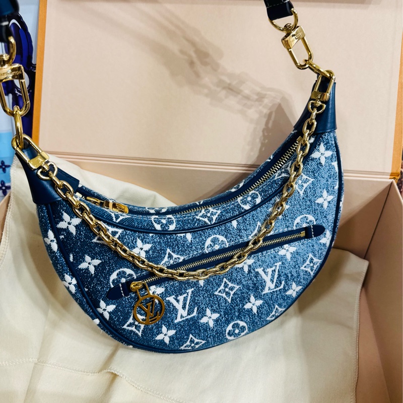 售 二手 真品LV M81166 Loop系列丹寧牛仔豌豆包，藍色牛仔+經典Monogram老花。芯片款-5