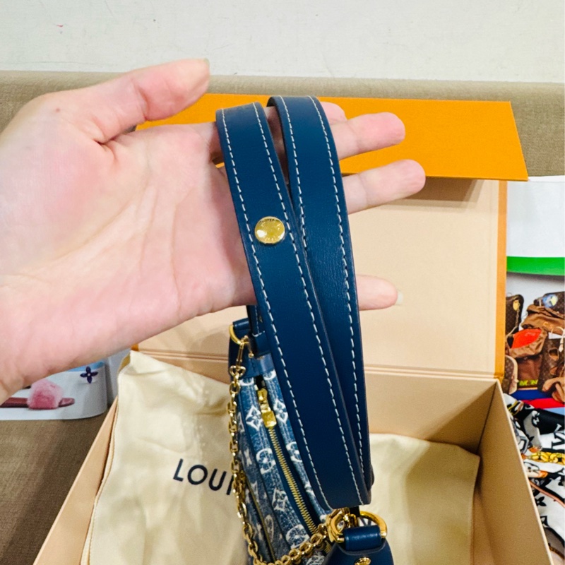 售 二手 真品LV M81166 Loop系列丹寧牛仔豌豆包，藍色牛仔+經典Monogram老花。芯片款-8