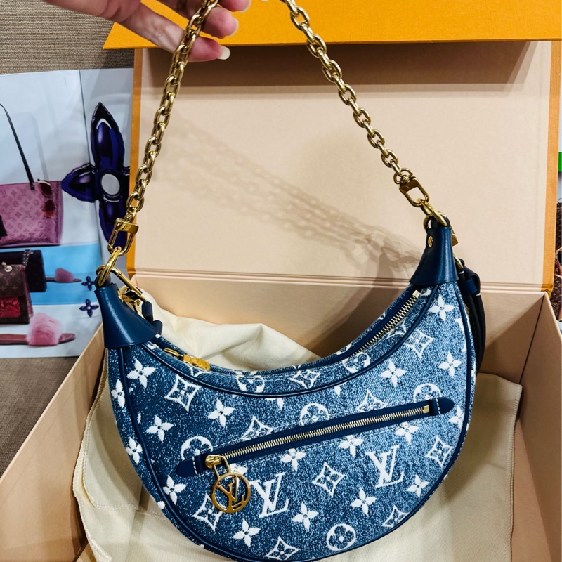 售 二手 真品LV M81166 Loop系列丹寧牛仔豌豆包，藍色牛仔+經典Monogram老花。芯片款-9