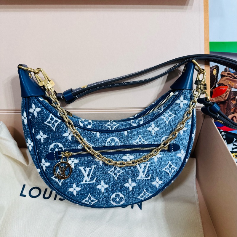 售 二手 真品LV M81166 Loop系列丹寧牛仔豌豆包，藍色牛仔+經典Monogram老花。芯片款-10