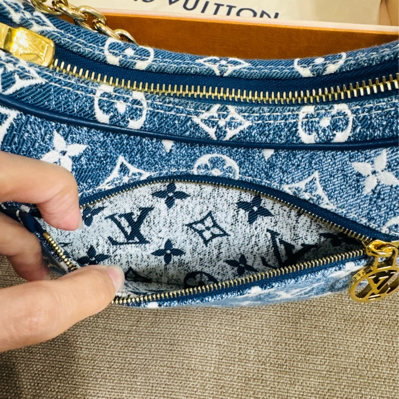 售 二手 真品LV M81166 Loop系列丹寧牛仔豌豆包，藍色牛仔+經典Monogram老花。芯片款-12
