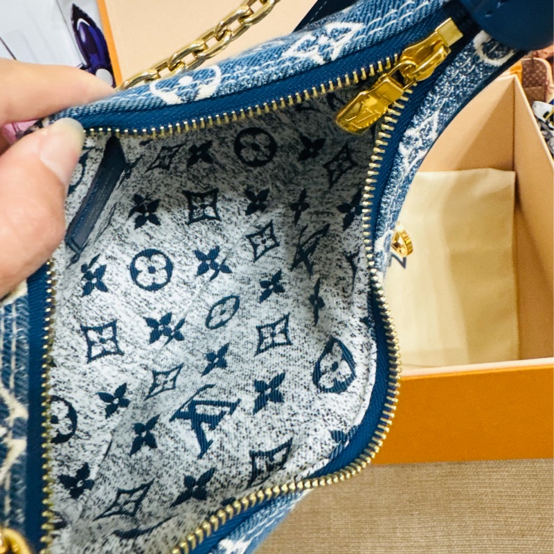 售 二手 真品LV M81166 Loop系列丹寧牛仔豌豆包，藍色牛仔+經典Monogram老花。芯片款-13