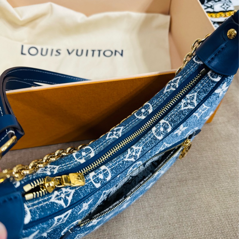 售 二手 真品LV M81166 Loop系列丹寧牛仔豌豆包，藍色牛仔+經典Monogram老花。芯片款-15