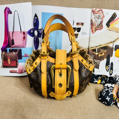 售二手真品 LV 2004年春夏限量Theda金球餃子包，經典老花帆布+植鞣革，金色金屬件超有復古感