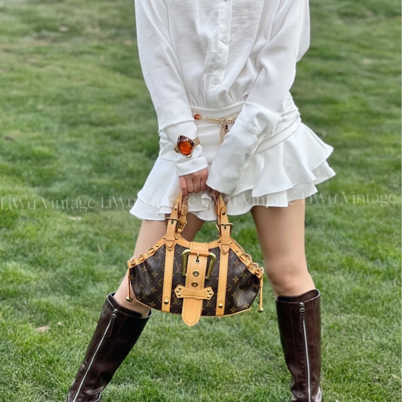 售二手真品 LV 2004年春夏限量Theda金球餃子包，經典老花帆布+植鞣革，金色金屬件超有復古感-2