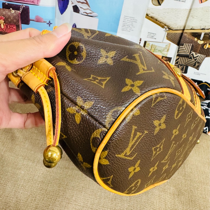 售二手真品 LV 2004年春夏限量Theda金球餃子包，經典老花帆布+植鞣革，金色金屬件超有復古感-14