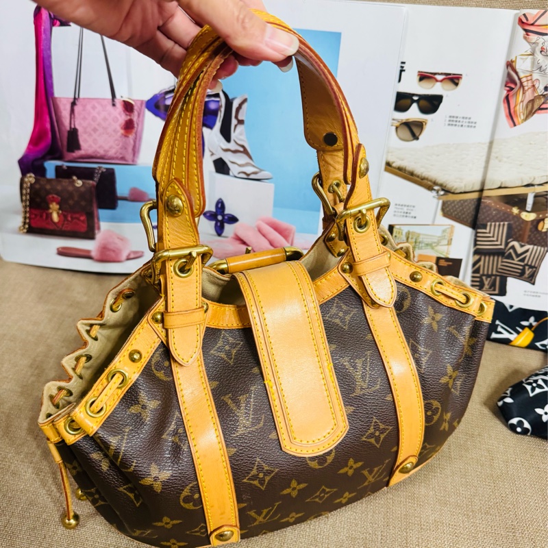 售二手真品 LV 2004年春夏限量Theda金球餃子包，經典老花帆布+植鞣革，金色金屬件超有復古感-16