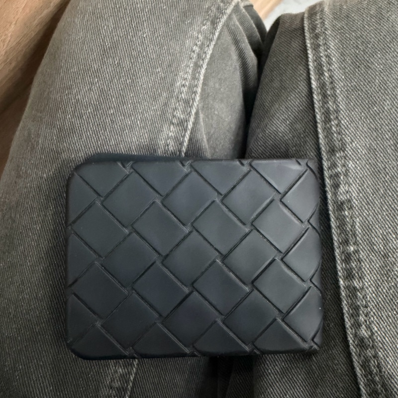 Bottega Veneta (BV) 的橡膠編織對折短夾 (附盒）-1