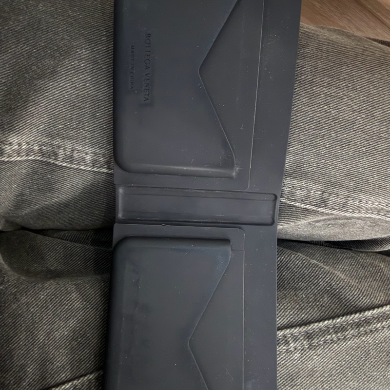 Bottega Veneta (BV) 的橡膠編織對折短夾 (附盒）-2