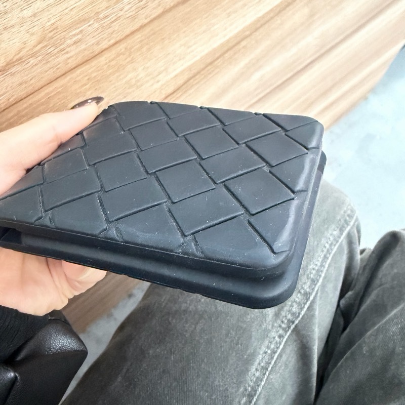 Bottega Veneta (BV) 的橡膠編織對折短夾 (附盒）-3