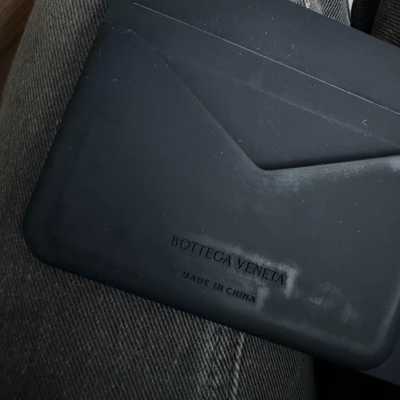 Bottega Veneta (BV) 的橡膠編織對折短夾 (附盒）-9