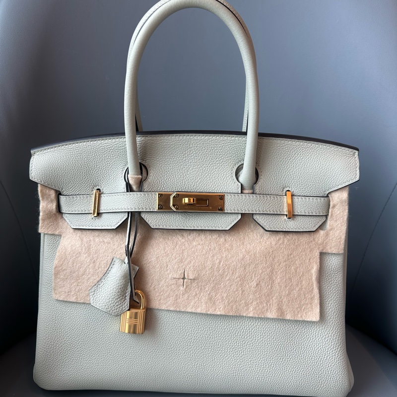 愛馬仕 birkin30 冰清灰 閒置未使用，在不同光線下呈現「灰中帶綠」的微妙變化，極為清新高級。2023年包 B刻 附件含塵袋、附發票。-1