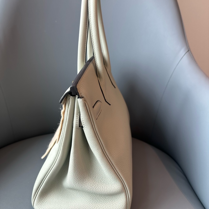 愛馬仕 birkin30 冰清灰 閒置未使用，在不同光線下呈現「灰中帶綠」的微妙變化，極為清新高級。2023年包 B刻 附件含塵袋、附發票。-3