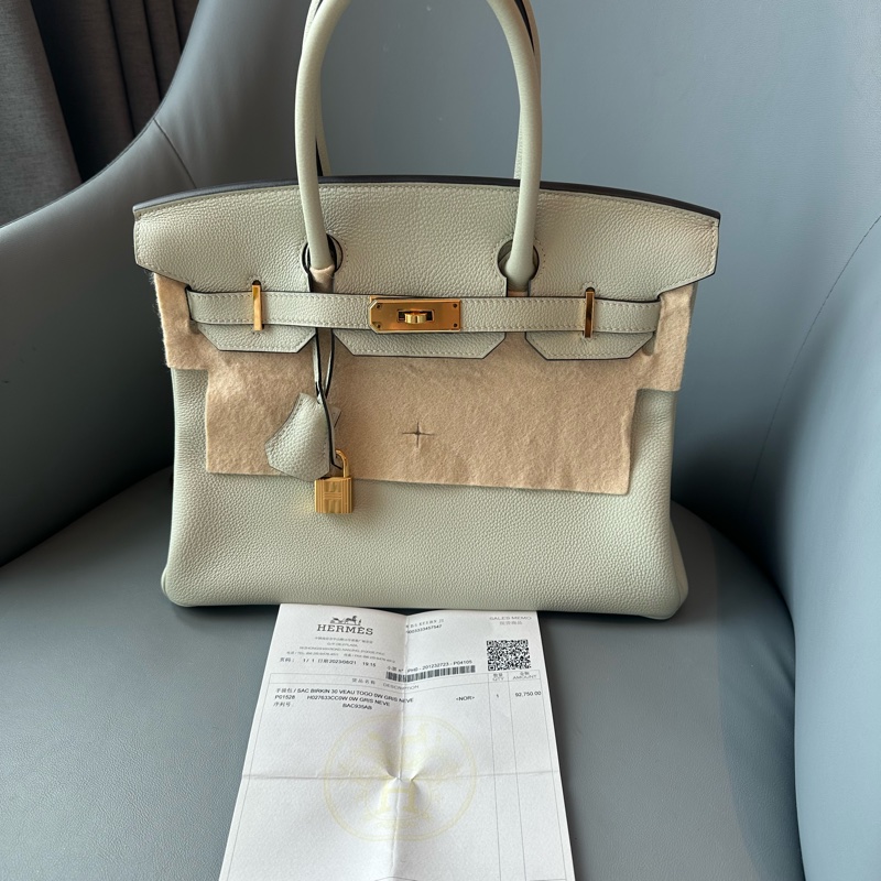愛馬仕 birkin30 冰清灰 閒置未使用，在不同光線下呈現「灰中帶綠」的微妙變化，極為清新高級。2023年包 B刻 附件含塵袋、附發票。-8