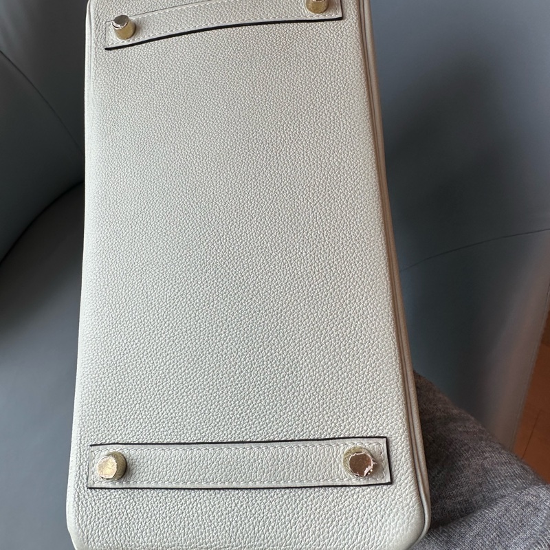 愛馬仕 birkin30 冰清灰 閒置未使用，在不同光線下呈現「灰中帶綠」的微妙變化，極為清新高級。2023年包 B刻 附件含塵袋、附發票。-9