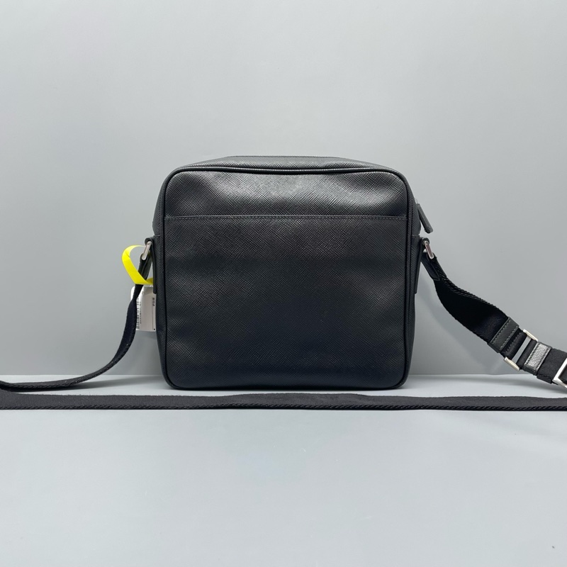 Prada普拉達男士斜挎包黑色/26*24*7cm-1