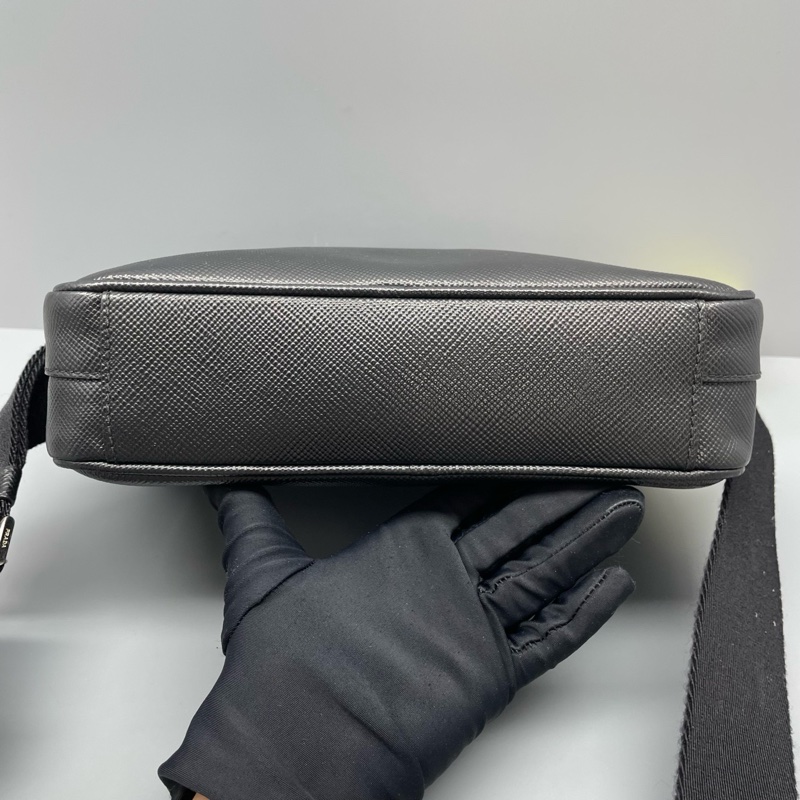 Prada普拉達男士斜挎包黑色/26*24*7cm-2