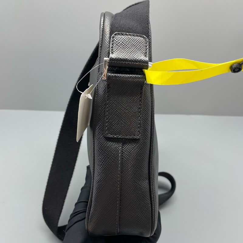Prada普拉達男士斜挎包黑色/26*24*7cm-5