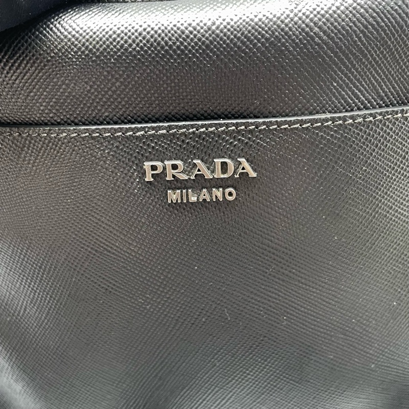 Prada普拉達男士斜挎包黑色/26*24*7cm-8