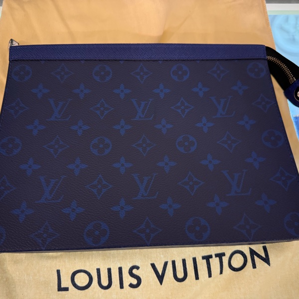 路易威登Pochette Voyage MM 男款手拿包M30423九成新以上-9