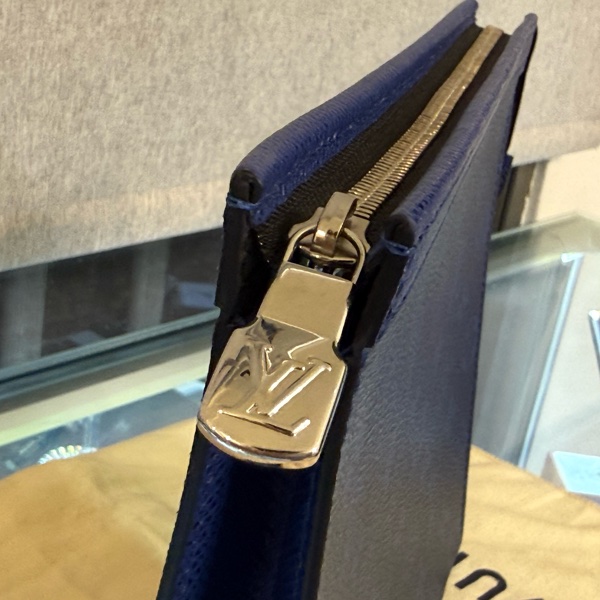 路易威登Pochette Voyage MM 男款手拿包M30423九成新以上-14