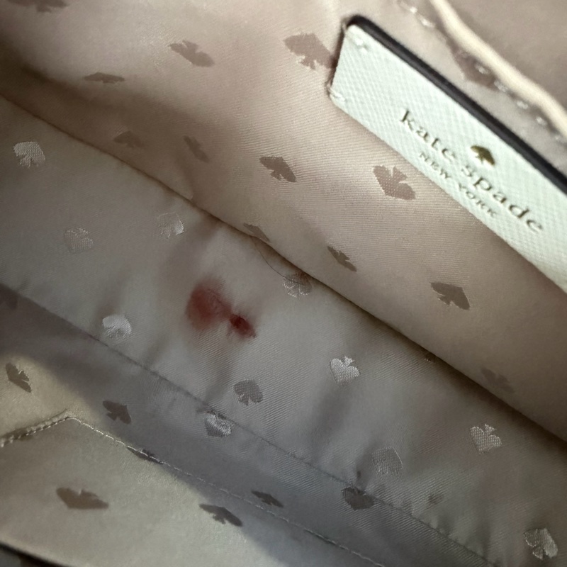 Kate Spade New York 的白色防刮皮革彎月包-14