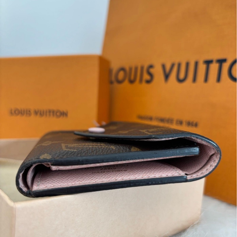 【👝正常使用痕跡 | 有購證】LV Victorine 老花三折扣式短夾 粉-3