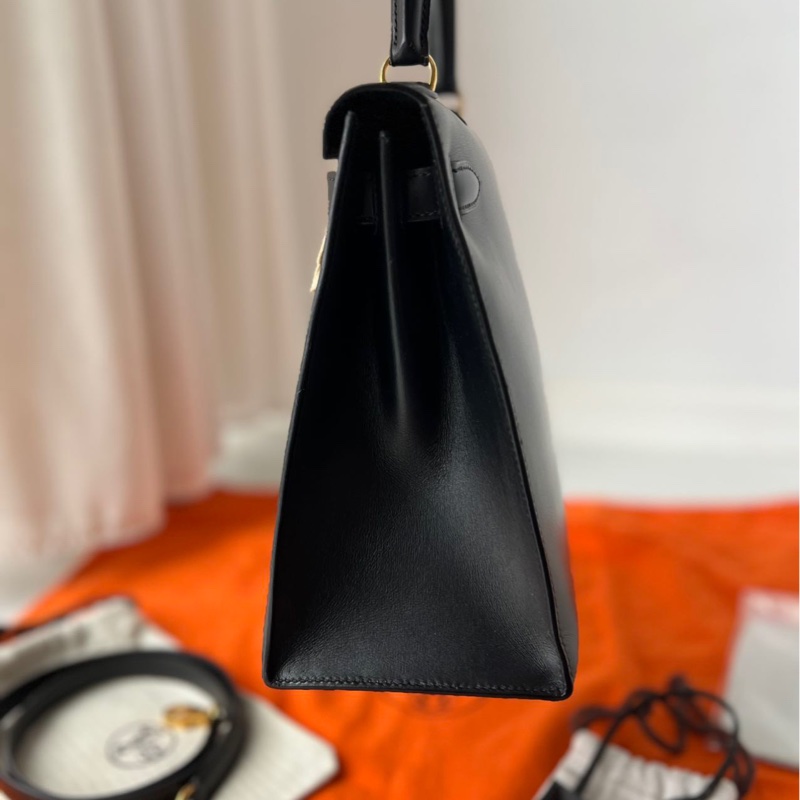 HERMÈS 愛馬仕 kelly28 黑金 box 皮，絕美配件如圖，超帥！圈 X 刻 普皮天花板！品相超級好，市面少有-2