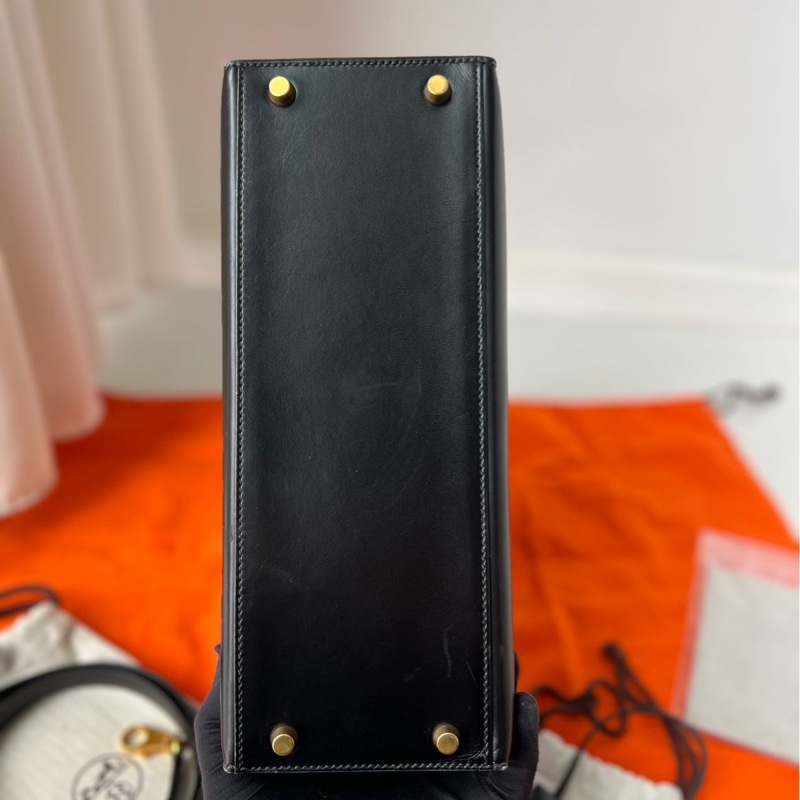 HERMÈS 愛馬仕 kelly28 黑金 box 皮，絕美配件如圖，超帥！圈 X 刻 普皮天花板！品相超級好，市面少有-4