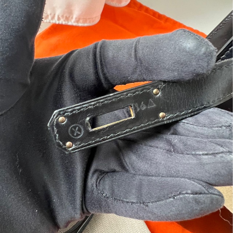 HERMÈS 愛馬仕 kelly28 黑金 box 皮，絕美配件如圖，超帥！圈 X 刻 普皮天花板！品相超級好，市面少有-5