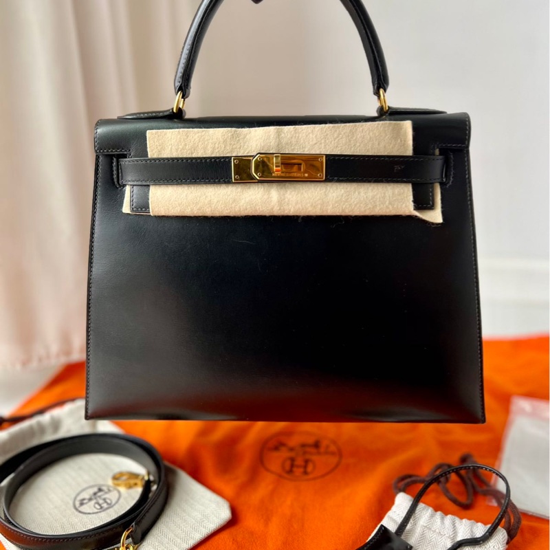 HERMÈS 愛馬仕 kelly28 黑金 box 皮，絕美配件如圖，超帥！圈 X 刻 普皮天花板！品相超級好，市面少有-7