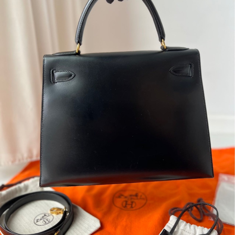 HERMÈS 愛馬仕 kelly28 黑金 box 皮，絕美配件如圖，超帥！圈 X 刻 普皮天花板！品相超級好，市面少有-11