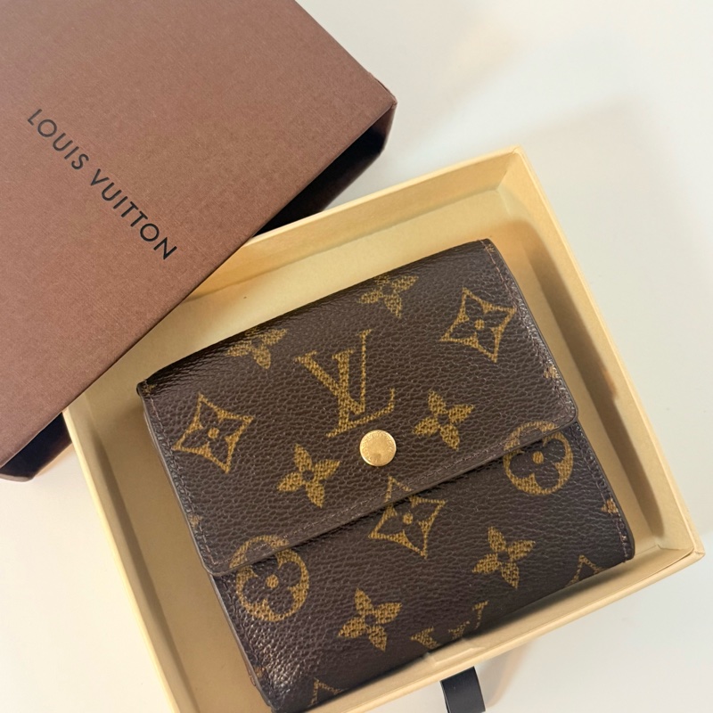 ✔️LV Louis Vuitton 路易威登 Monogram M61652 原花金扣三折零錢短夾-0