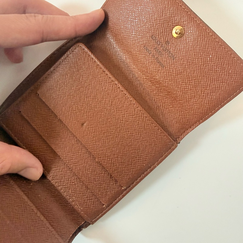 ✔️LV Louis Vuitton 路易威登 Monogram M61652 原花金扣三折零錢短夾-12