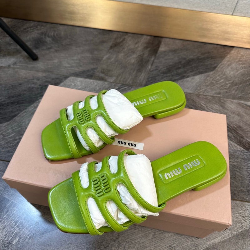 閒置新未使用 Miumiu 繆繆 字母logo平底拖鞋 一字拖鞋 復古風滿滿 女款 果綠色 超值-1