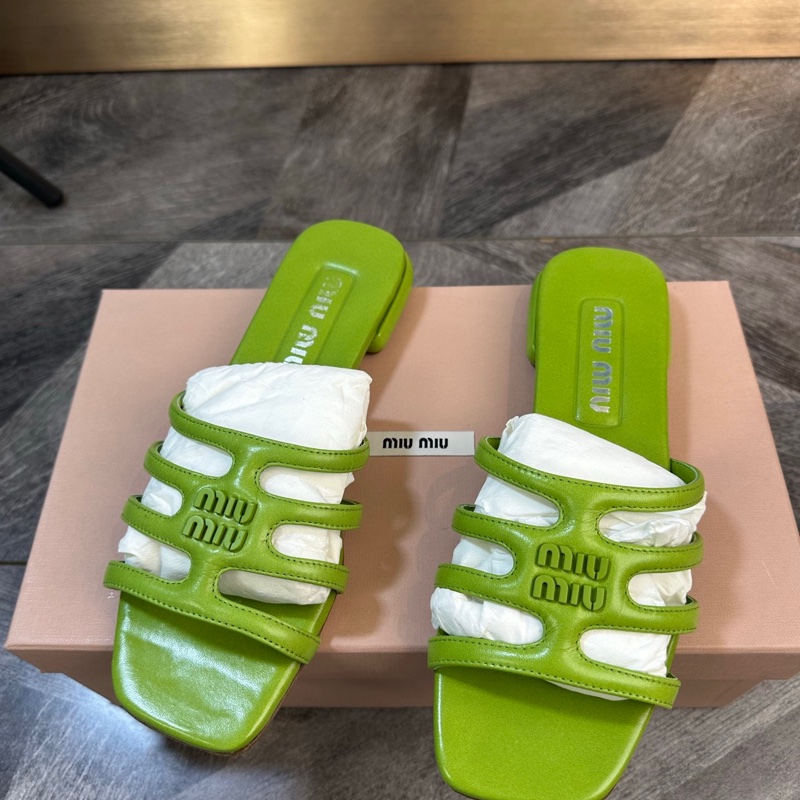 閒置新未使用 Miumiu 繆繆 字母logo平底拖鞋 一字拖鞋 復古風滿滿 女款 果綠色 超值-4