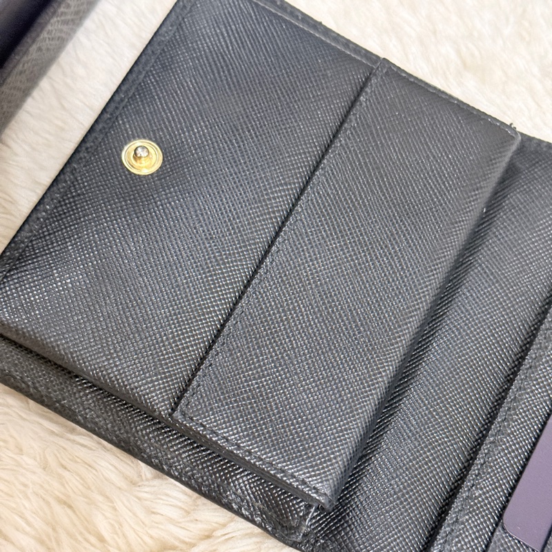 88新✨PRADA經典的黑色防刮牛皮 中夾 短夾 錢包 零錢包-4