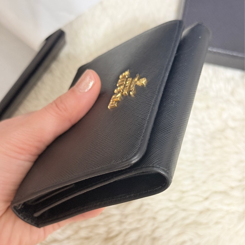 88新✨PRADA經典的黑色防刮牛皮 中夾 短夾 錢包 零錢包-13