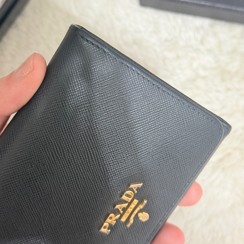 88新✨PRADA經典的黑色防刮牛皮 中夾 短夾 錢包 零錢包-17