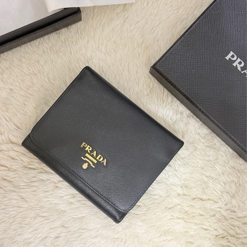88新✨PRADA經典的黑色防刮牛皮 中夾 短夾 錢包 零錢包-24