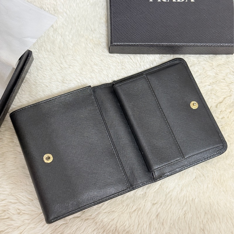 88新✨PRADA經典的黑色防刮牛皮 中夾 短夾 錢包 零錢包-25