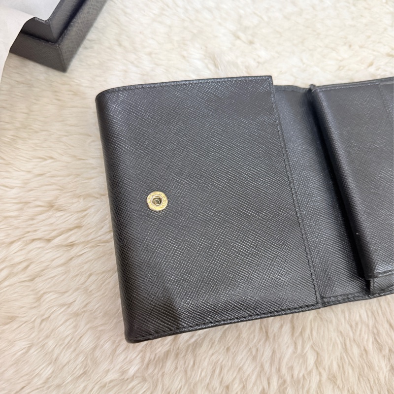 88新✨PRADA經典的黑色防刮牛皮 中夾 短夾 錢包 零錢包-27