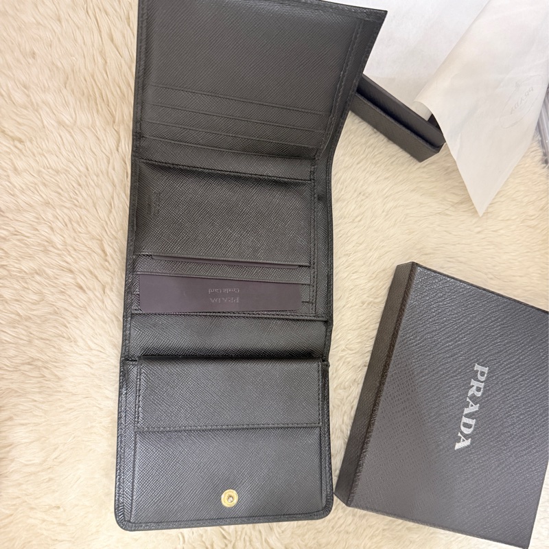 88新✨PRADA經典的黑色防刮牛皮 中夾 短夾 錢包 零錢包-41